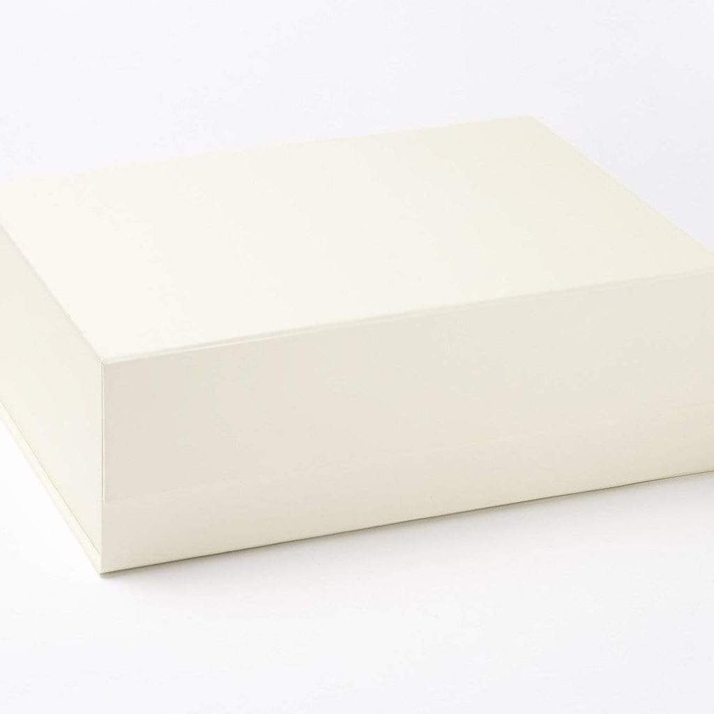 Folding Gift Boxes Available Without Ribbon
