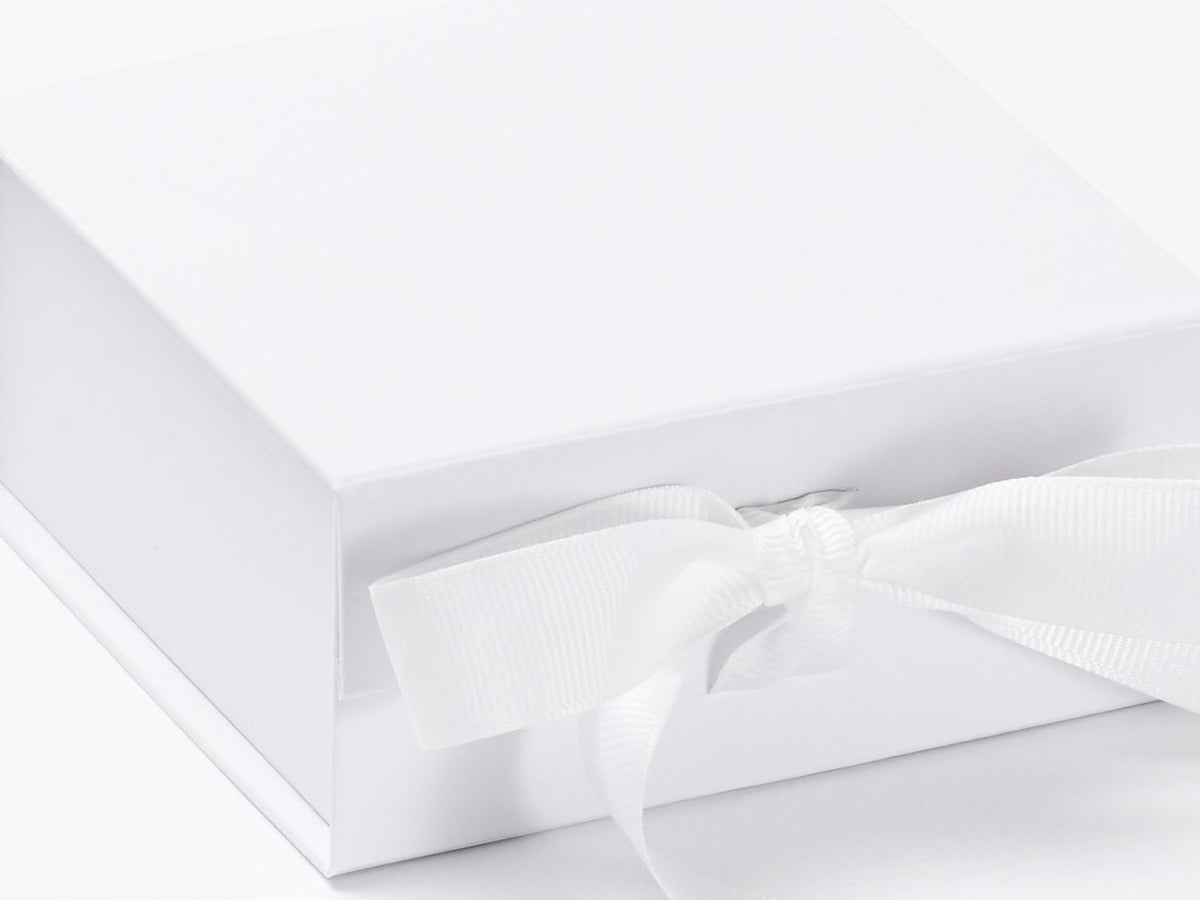 Small Folding Gift Box Fixed Ribbon Detail
