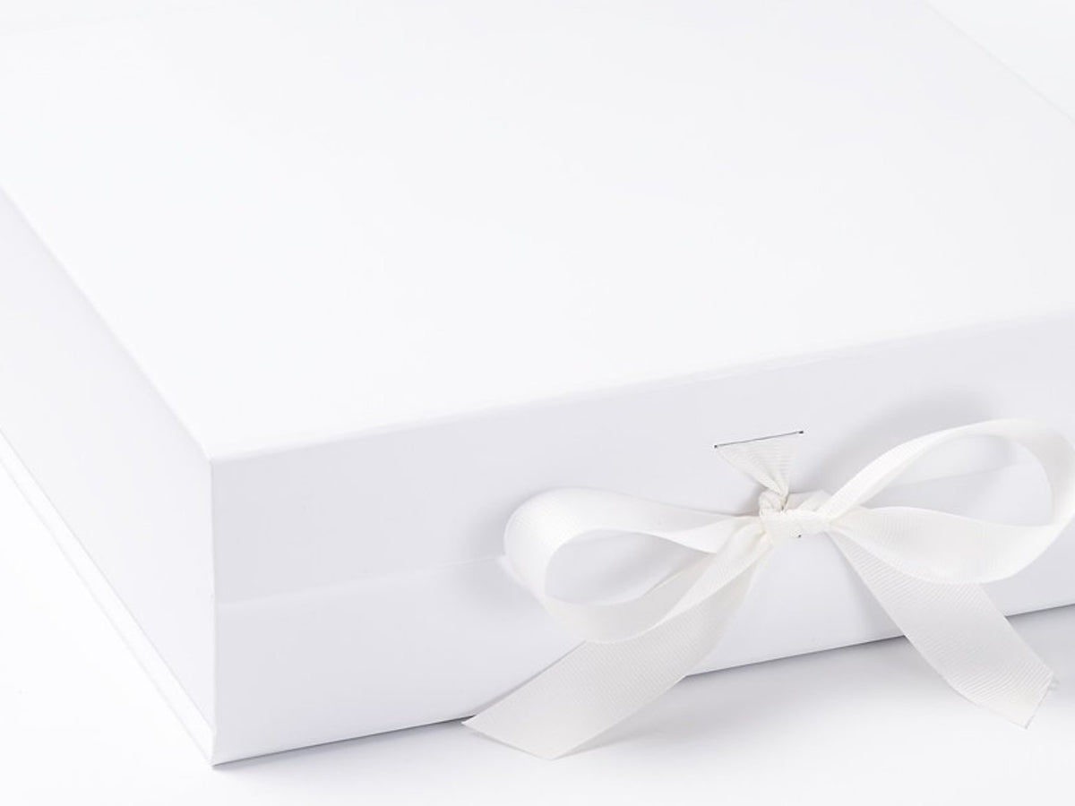 White Large Folding Gift Box Sample Ribbon Detail