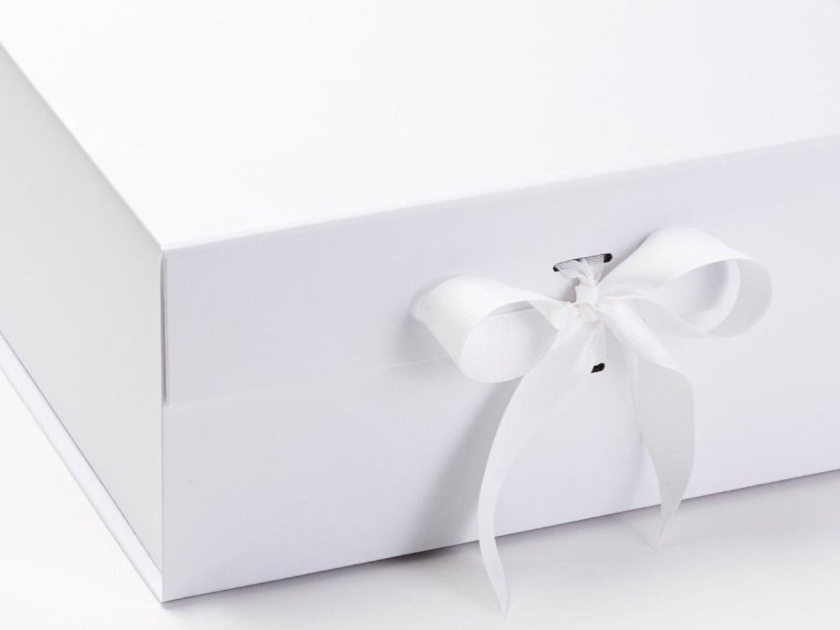 White XL Deep Gift Box Sample Ribbon Detail