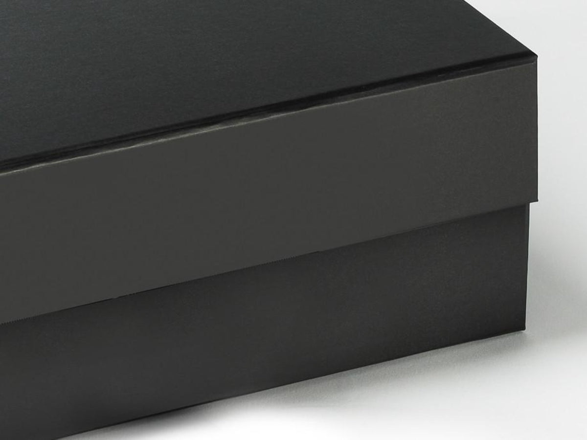 Black A4 Deep Black Gift Box magnetic closure detail
