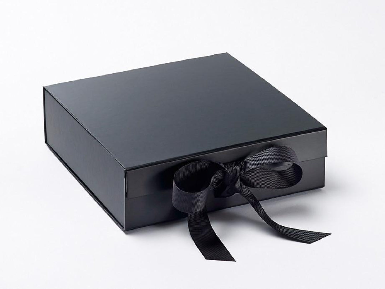 Medium Black folding gift box with magnetic closure and anti-scratch lamination